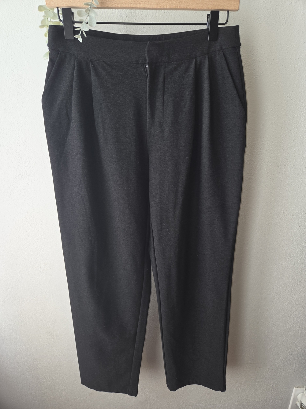 Vuori High Wasted Pleated Work Pant. XS